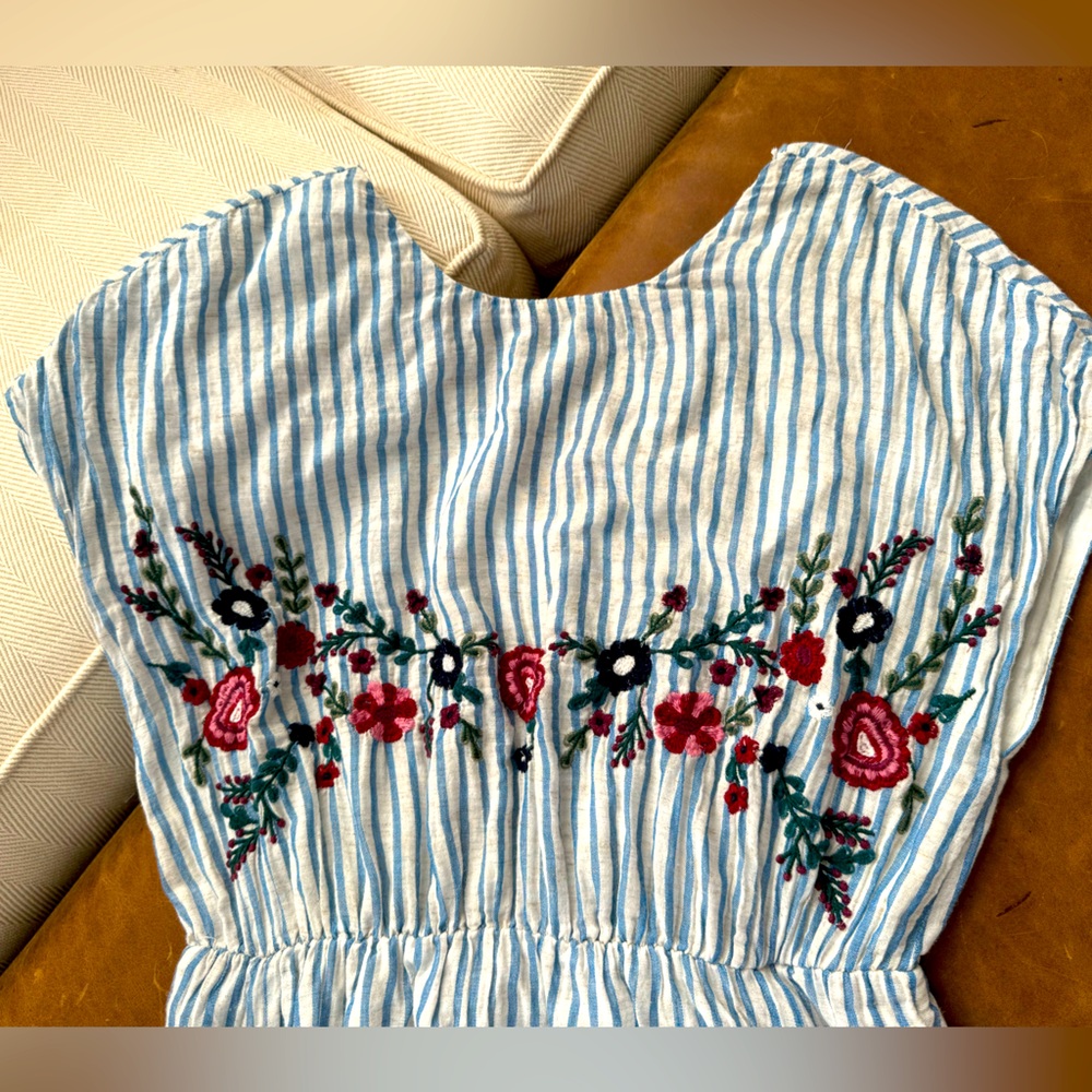 Zara light summer dress with floral embroidery. Size S. Never worn. No tags.